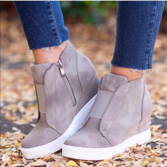 NIB Taupe sneaker wedges vegan leather - Picture 4 of 6